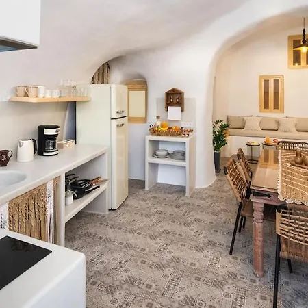 Villa Mystagoge Retreat Cave With An Indoor Pool And Gym Vóthon