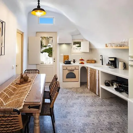 Villa Mystagoge Retreat Cave With An Indoor Pool And Gym Vóthon