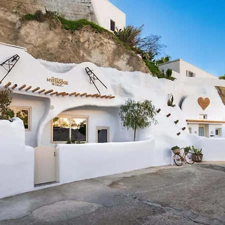 Mystagoge Retreat Cave With An Indoor Pool And Gym Vóthon